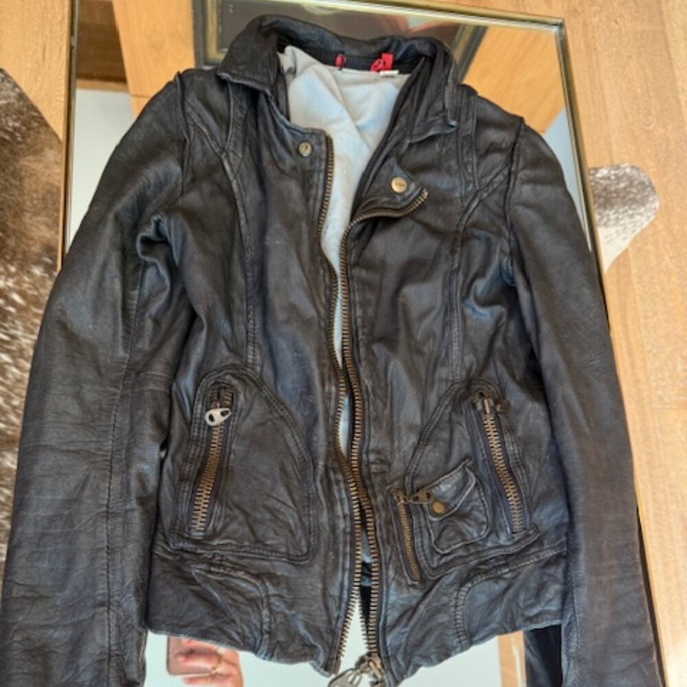 Pre-loved Distressed Domo Leather Motorcycle Jacket - Sized XS/S